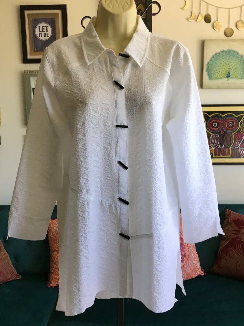 MULTIPLES size M White Puckered Fabric Artsy Top Chopstix Buttons Art To Wear